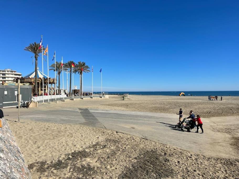 Le Carrousel - Apt Vue Mer - Plage A 10 M - Clim - Wifi Canet-en-Roussillon Exterior photo