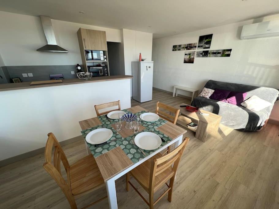 Le Carrousel - Apt Vue Mer - Plage A 10 M - Clim - Wifi Canet-en-Roussillon Exterior photo
